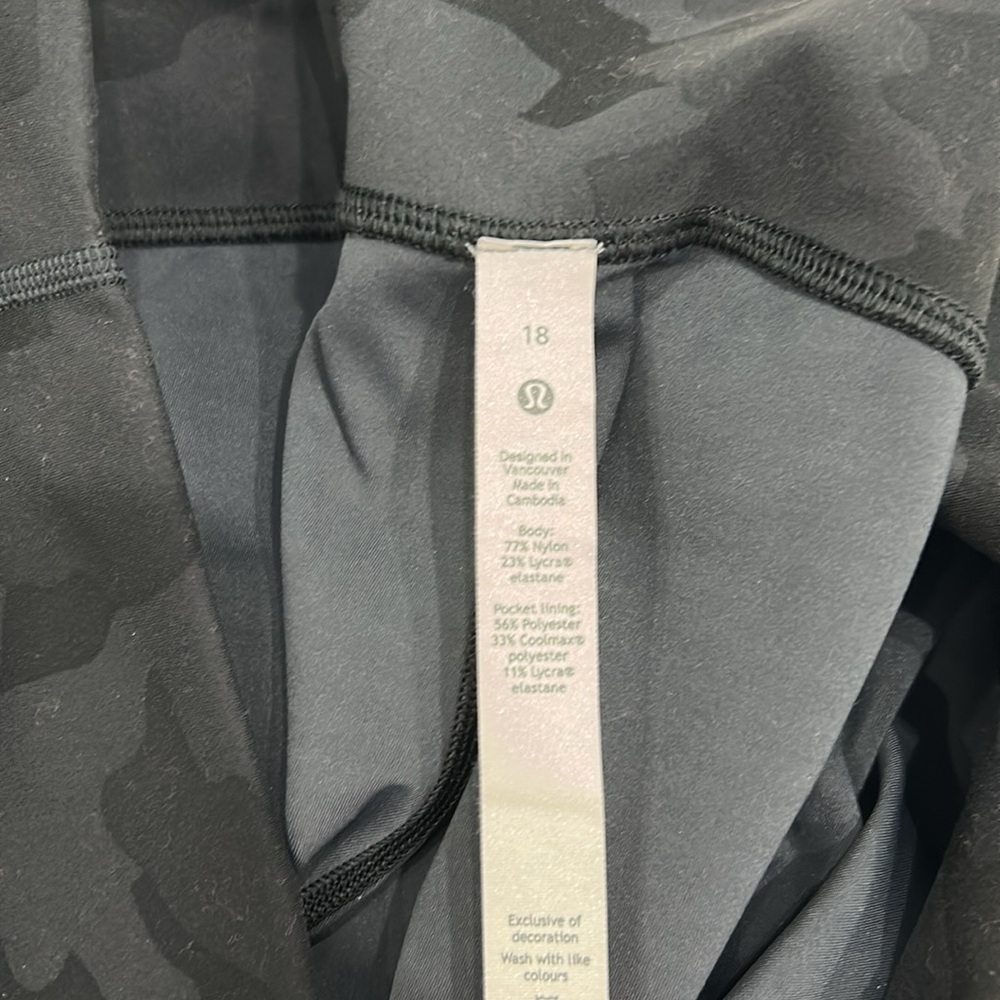 Like New Lululemon Wunder Train Leggings Black Camo size 18 - Picture 3 of 3
